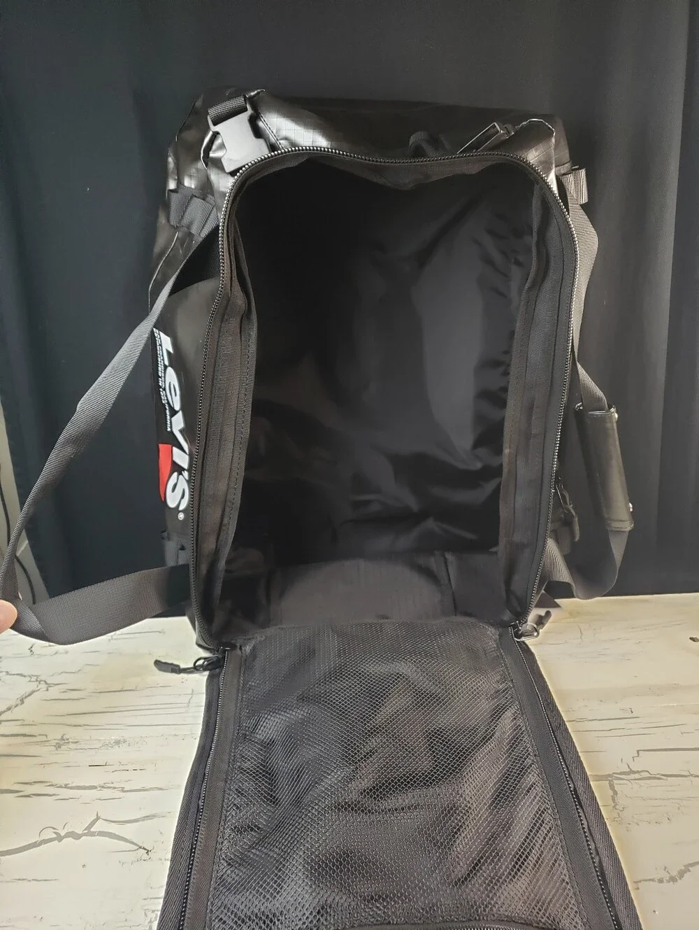 Levi's Ripstop Convertible Duffel Bag/ Backpack in Black - New with Tags